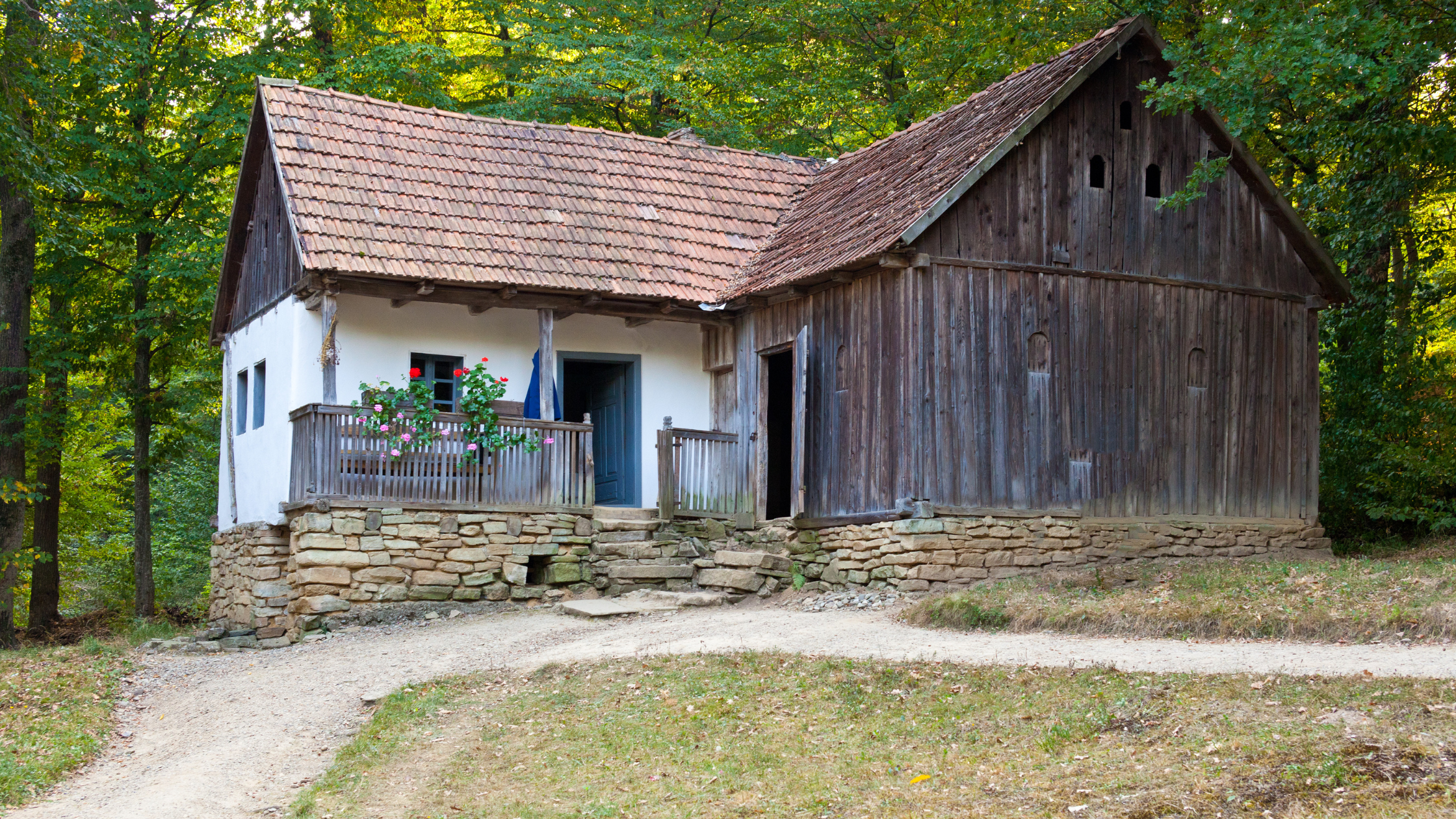 caut casa veche